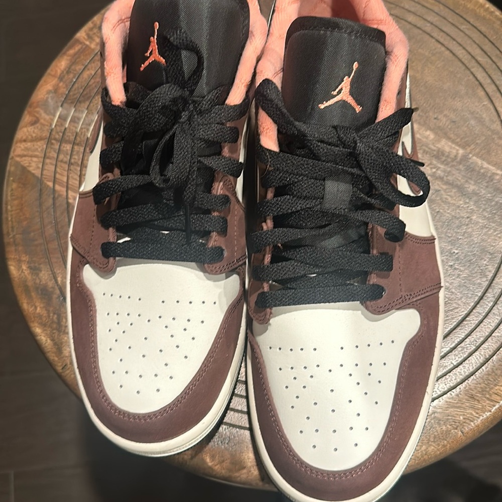 Nike air Jordan’s white with brownn and pink